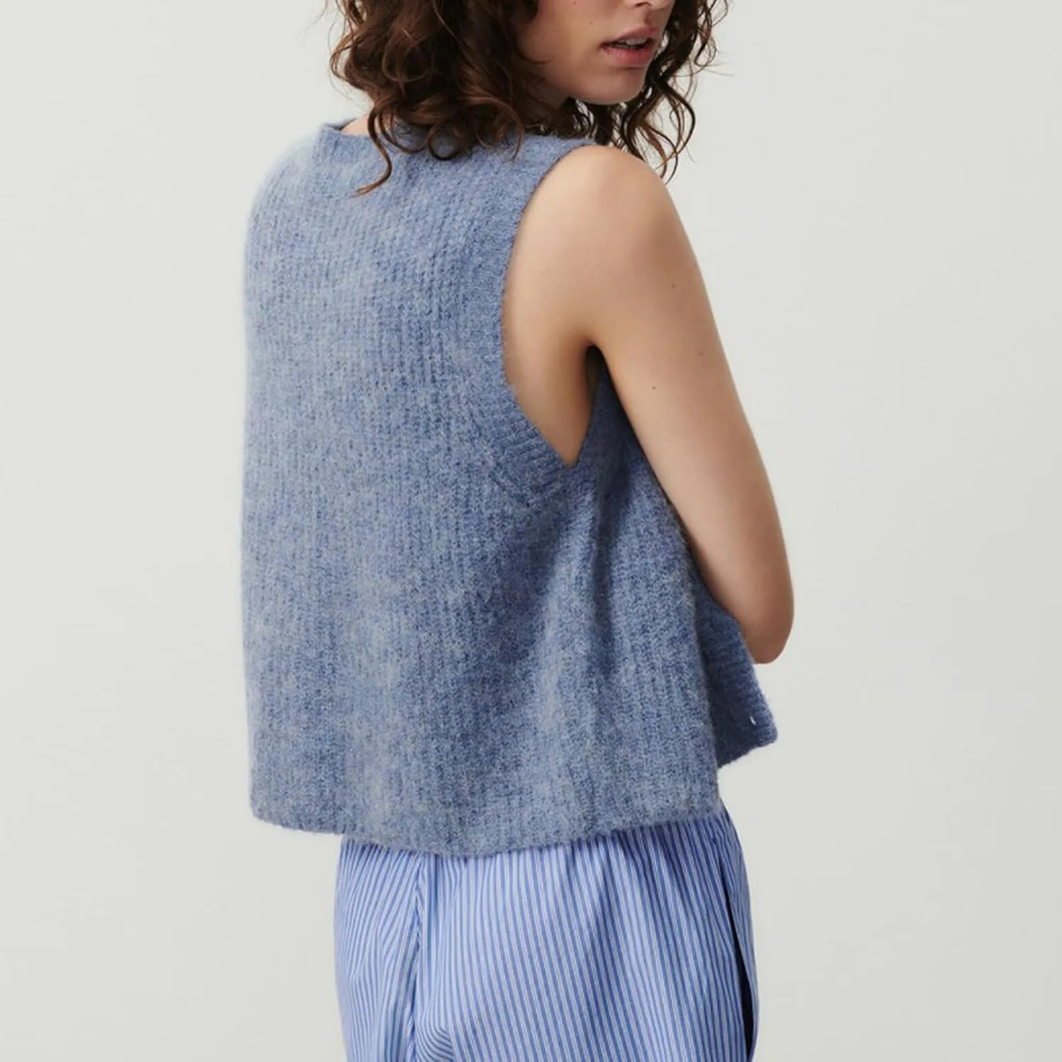 Women Y2k Knitted Sweater Vest Sleeveelss Button Down Round Neck Ribbed Knit Tank Top Cardigan Vest Streetwear