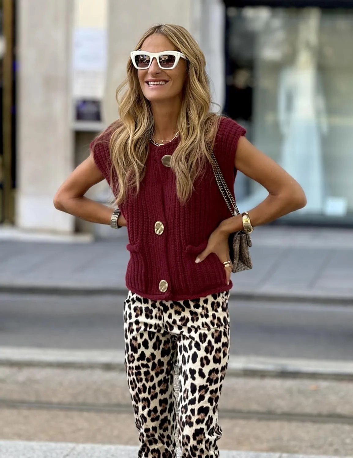 Women's Sleeveless Chunky Knit Top Casual Cropped Button Down Sweater Vest Open Front Cardigan with Pockets